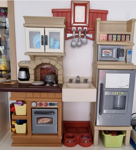 STEP 2 HEART OF THE HOME KITCHEN